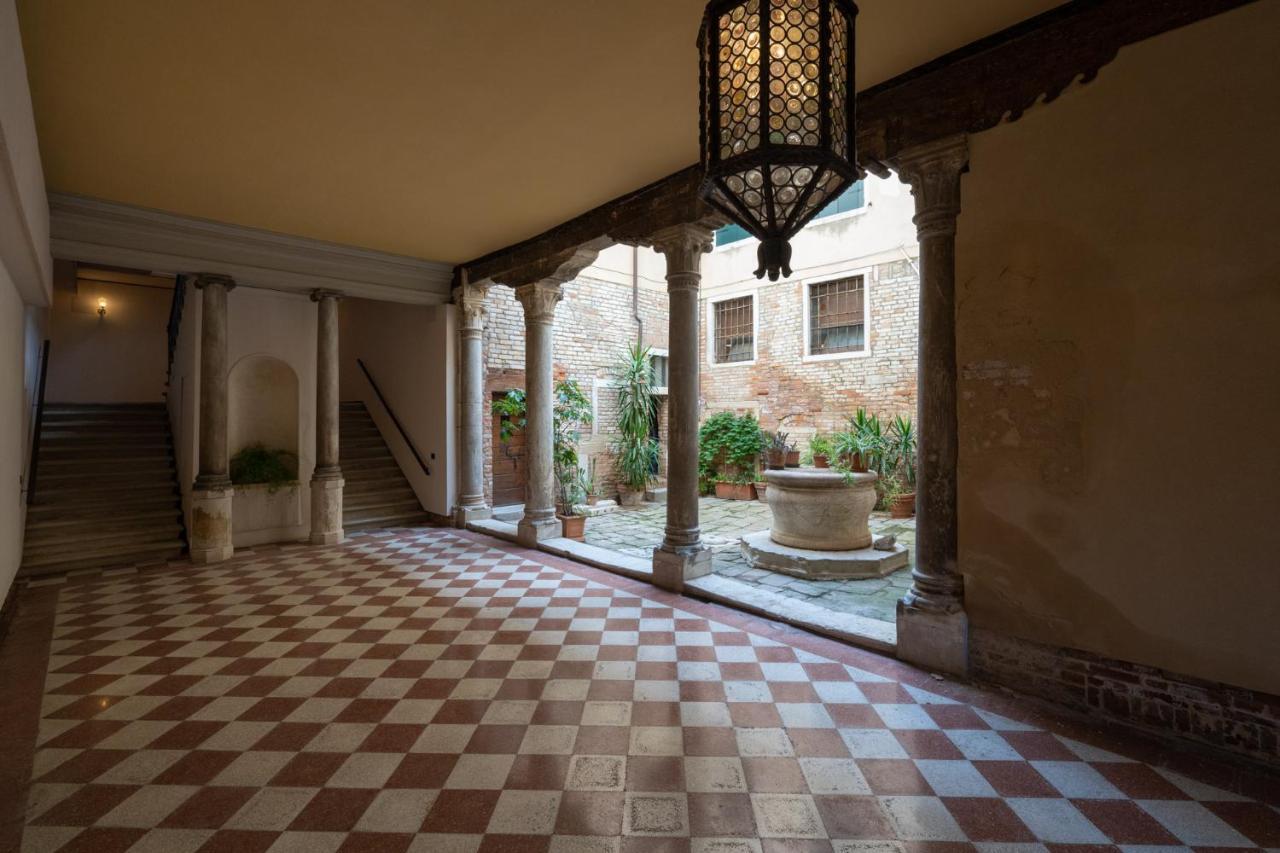 Ca' Longo Palace Damasco Veneza Exterior foto